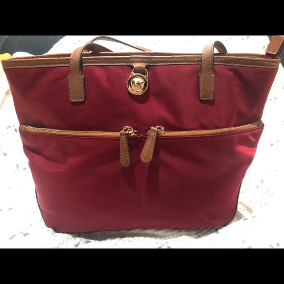 Red purse - Picture 2 of 8